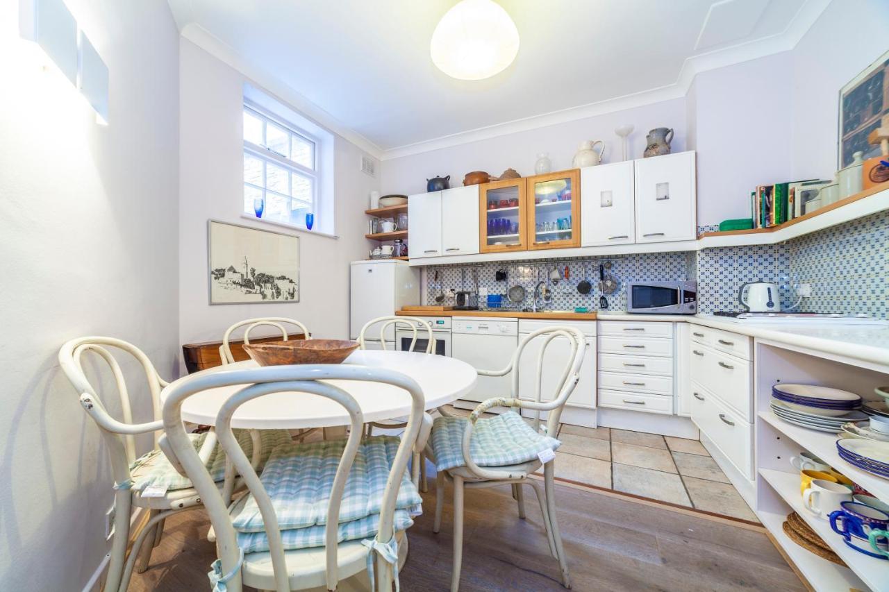 Kynance Mews Rustic And Unique Three Bedroom Mews House With A Private Courtyard Ferienhaus London